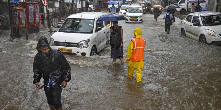 Red Alert In Mumbai Due To Heavy Rains; Central Team Will Visit Telangana For Flood Relief Operations