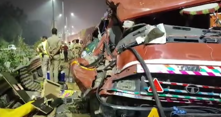 4 People Were Killed In A Truck Accident In Delhi Transporting Kanwariyas