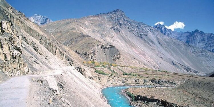 Rescue Of 200 Visitors Who Were Stuck At A Glacially Fed Lake In Himachal