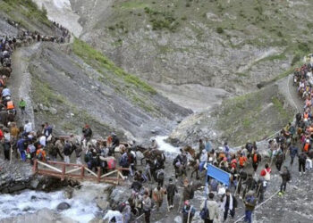 Army Helps Amaranth Yatris Who Are Stuck Due To Harsh Weather