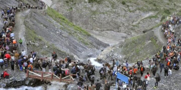 Army Helps Amaranth Yatris Who Are Stuck Due To Harsh Weather