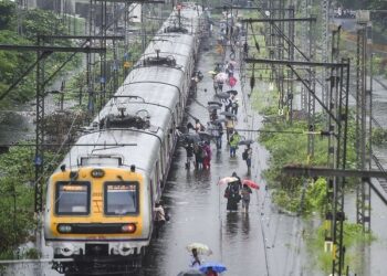 Maharashtra: There Was An Outcry Due To Heavy Rains In Mumbai, Water Filled In Low-lying Areas; Local Trains Also Affected
