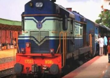 Here’s How To Book Train Tickets On Amazon And MakeMyTrip If The IRCTC Website Is Down Because The Railway Ticket Booking Service Is Down