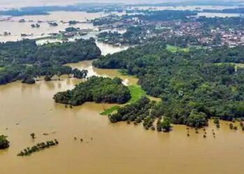 Floods Affect Over 300 Villages In 13 UP Districts