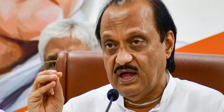 Maharashtra: A Speeding Car Collided With An Electric Pole In Mumbai, Car Broke Into Two Pieces