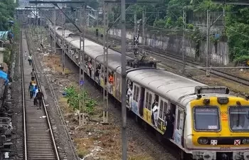 Local Train Services Are Affected In Mumbai Due To A Signal Failure At Churchgate