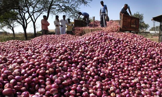 Maharashtra: A Speeding Car Collided With An Electric Pole In Mumbai, Car Broke Into Two Pieces
