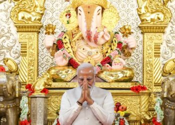 Maharashtra: PM Modi Offers Prayers At Dagdusheth Temple In Pune