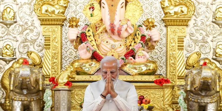 Maharashtra: PM Modi Offers Prayers At Dagdusheth Temple In Pune