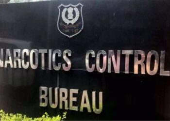 Maharashtra: A Speeding Car Collided With An Electric Pole In Mumbai, Car Broke Into Two Pieces