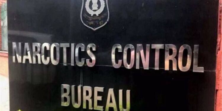 Maharashtra: A Speeding Car Collided With An Electric Pole In Mumbai, Car Broke Into Two Pieces