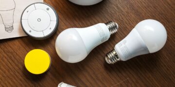What Distinguishes A Smart LED Bulb From A Regular LED, And Which One Is Better For You?