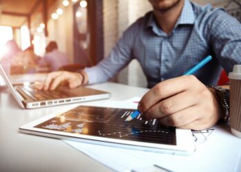 Weekly Market Analysis: Analysts Monitor Global Trends & Foreign Investments