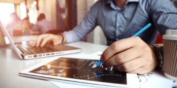 Weekly Market Analysis: Analysts Monitor Global Trends & Foreign Investments