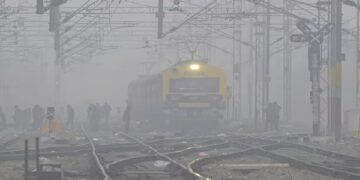 Due To The Fog, Local Train Services In Mumbai Are Delayed. Check The Affected Routes