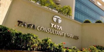 The Labour Ministry of Maharashtra notifies India’s largest IT company, TCS, of a delay in recruiting