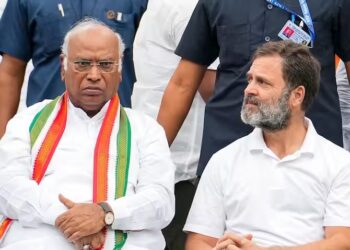 Kharge and Rahul lament lives lost in the Vizianagaram train tragedy in Andhra Pradesh
