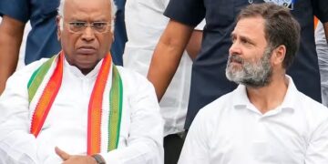 Kharge and Rahul lament lives lost in the Vizianagaram train tragedy in Andhra Pradesh