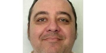 Why does the US use nitrogen gas for executions instead of fatal injection?