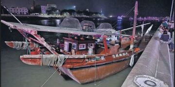 Mumbai: Coastal police intercept a trio in a Kuwaiti boat; the Navy claims to have apprehended them