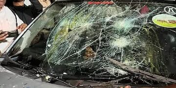 Opposition calls it “goonda raj,” BJP activists in Pune attacked journalist Nikhil Wagle’s car