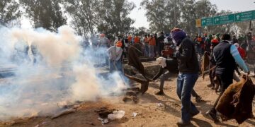 Farmers’ protest: Haryana police use tear gas shells, while the centre requests negotiations