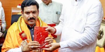 BJP calls the Karnataka government “anti-Hindu” for imposing a 10% tax on temples.