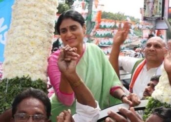 Fearing “house arrest,” YS Sharmila, the sister of Jagan Mohan Reddy, spends the night in the Congress office