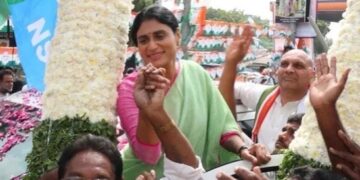 Fearing “house arrest,” YS Sharmila, the sister of Jagan Mohan Reddy, spends the night in the Congress office