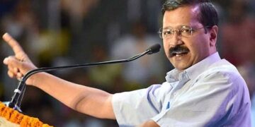 Kejriwal physically apperas before Delhi Court in ED summons case, gets bail
