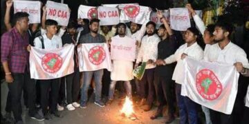 Violence breaks out during a CAA debate at Gauhati University, injuring six students