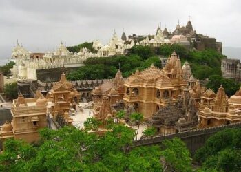 Palitana, one of the holy places for Jains, banned non-vegetarian food. Here’s what the Shatrunjay Hills mean to Jains and why they wanted a meat ban in Palitana